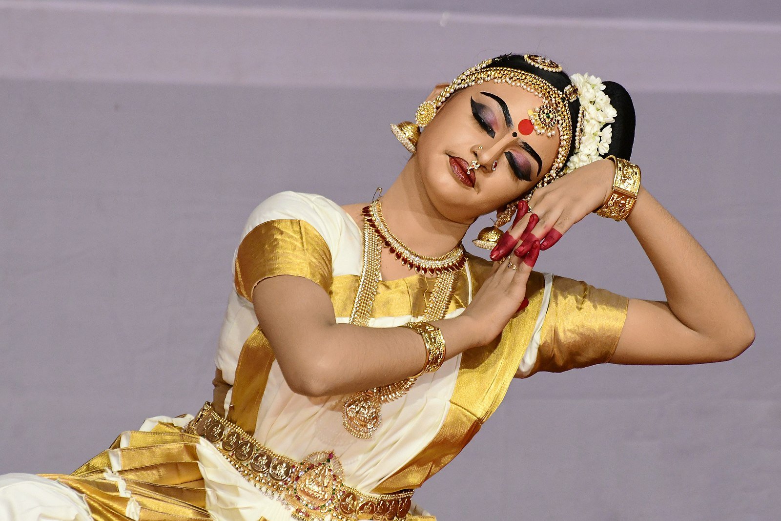 Mohiniyattam beginners